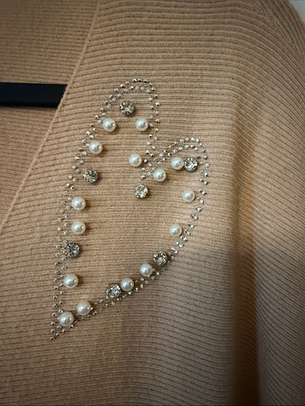Boutique Women's Pearl Heart Embellished V-Neck Sweater - Camel - Picture 4 of 5